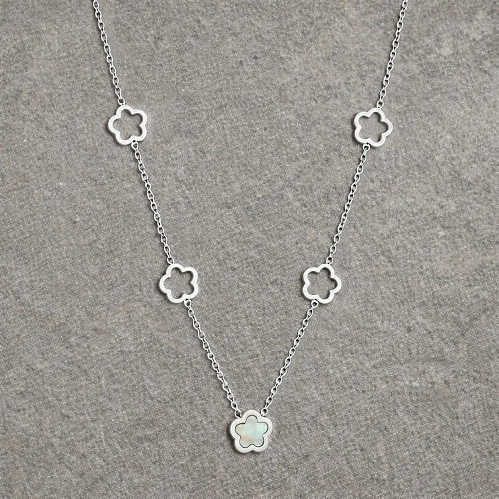 Pearlescent Clover Necklace Silver
