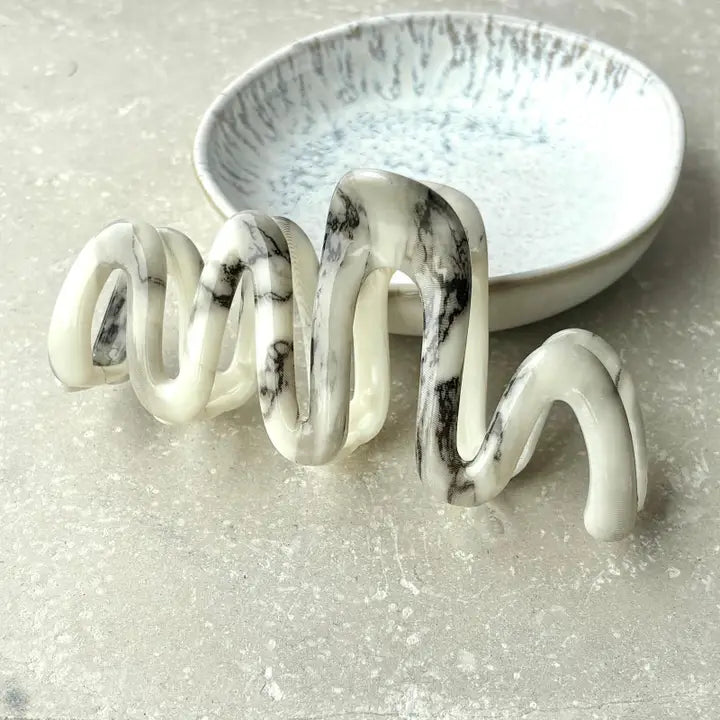 Marble Wavy Claw Clip